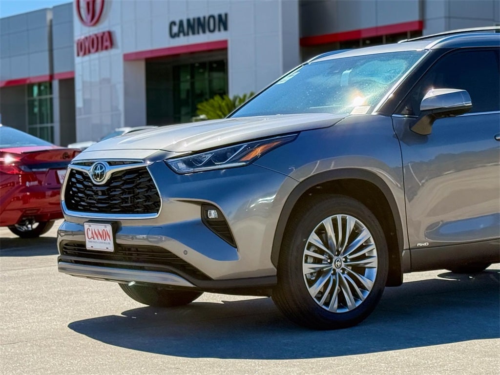 New 2026 Toyota Highlander Hybrid Platinum SUV