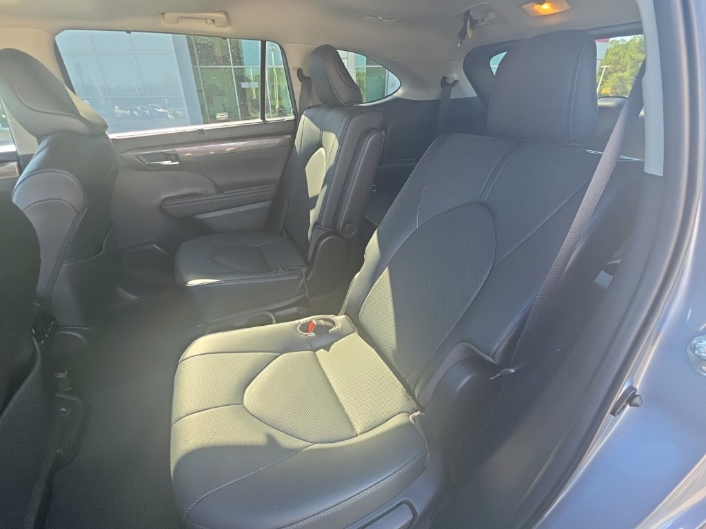 Used 2023 Toyota Highlander L SUV