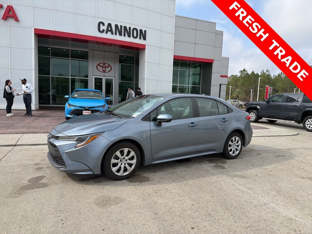 2024 Toyota Corolla LE's photo