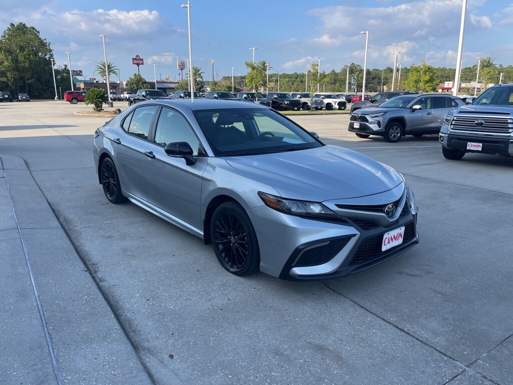 2022 Toyota Camry SE photo 4