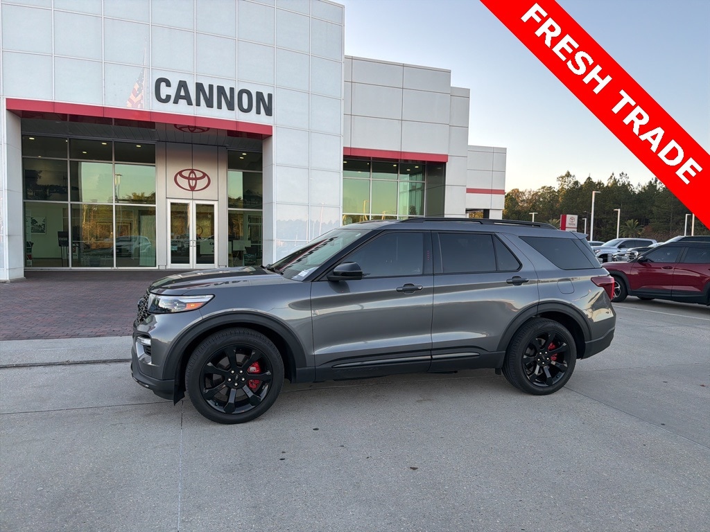 2022 Ford Explorer ST's photo