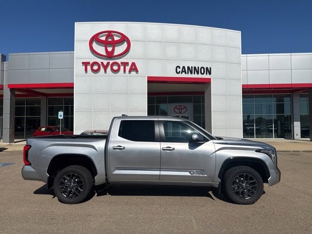 2025 Toyota Tundra Platinum's photo