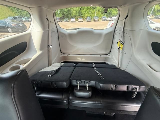 2023 Chrysler Pacifica Hybrid Touring L - Photo 29
