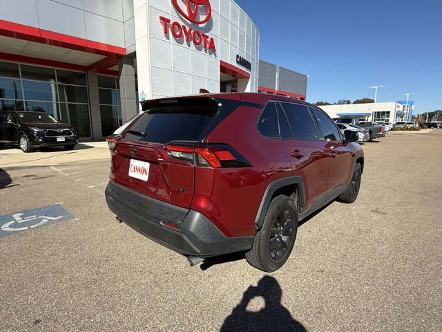 2022 Toyota RAV4 LE photo 3