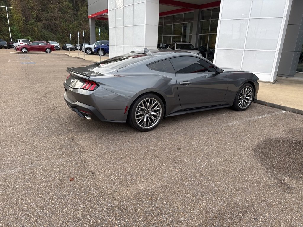 2025 Ford Mustang EcoBoost Premium photo 3