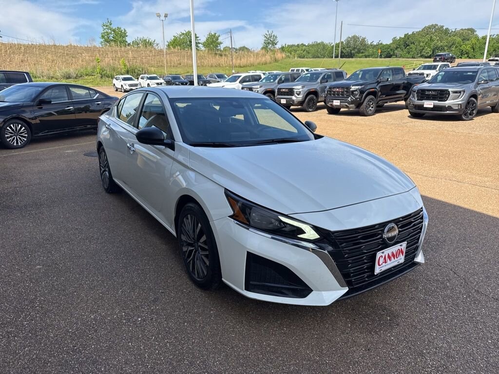 Used 2025 Nissan Altima SV SV FWD