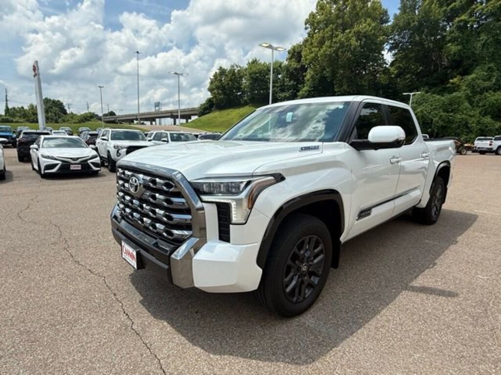 Used 2025 Toyota Tundra 4WD Platinum Hybrid Platinum Hybrid CrewMax 5.5 Bed