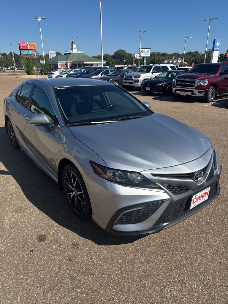2024 Toyota Camry SE photo 2