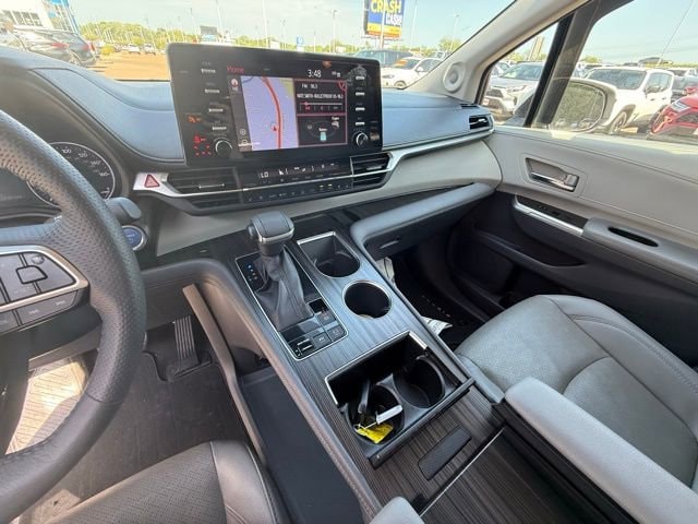 2022 Toyota Sienna Limited - Photo 22