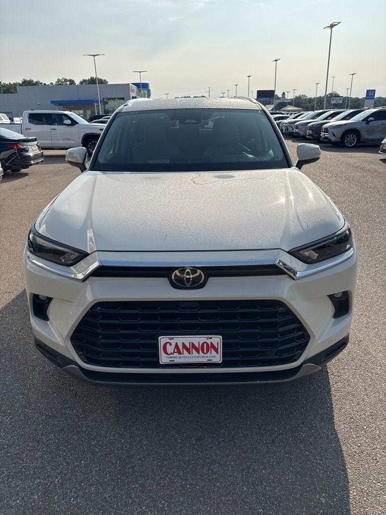 Used 2024 Toyota Grand Highlander Limited with VIN 5TDAAAA56RS001729 for sale in Vicksburg, MS