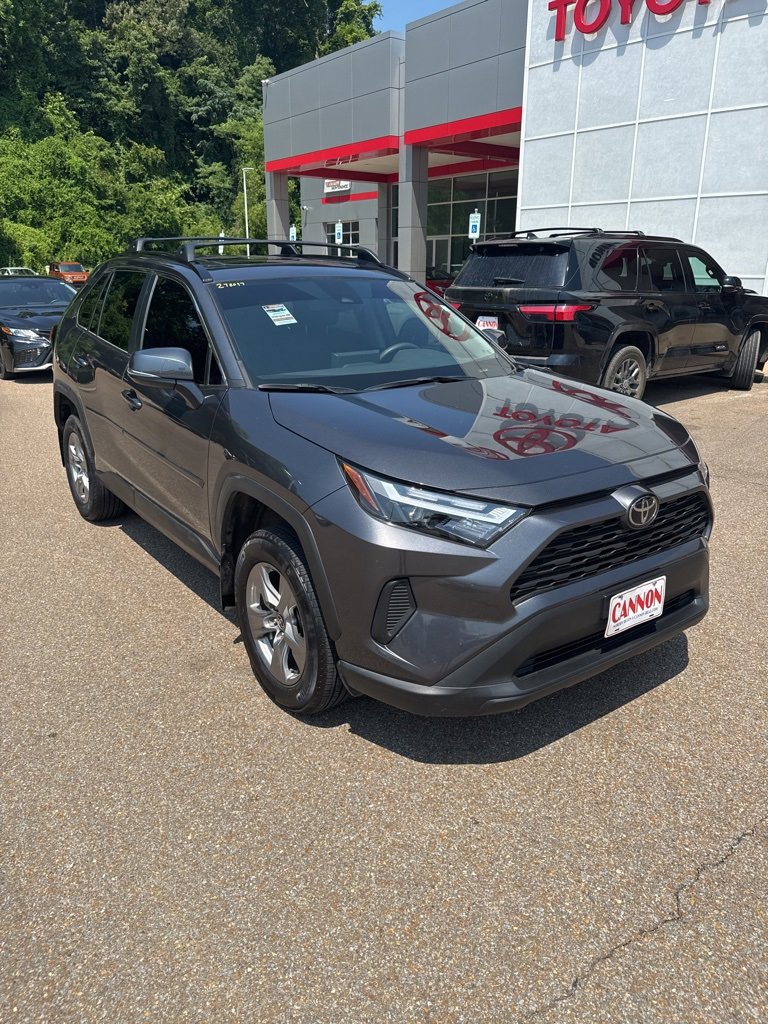 2024 Toyota RAV4 XLE photo 2