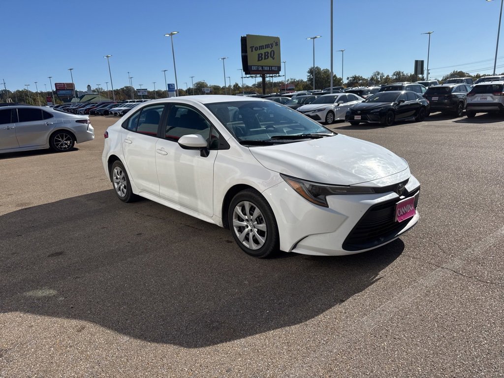 2023 Toyota Corolla LE photo 2