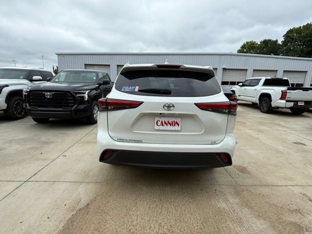 Used 2020 Toyota Highlander LE LE FWD