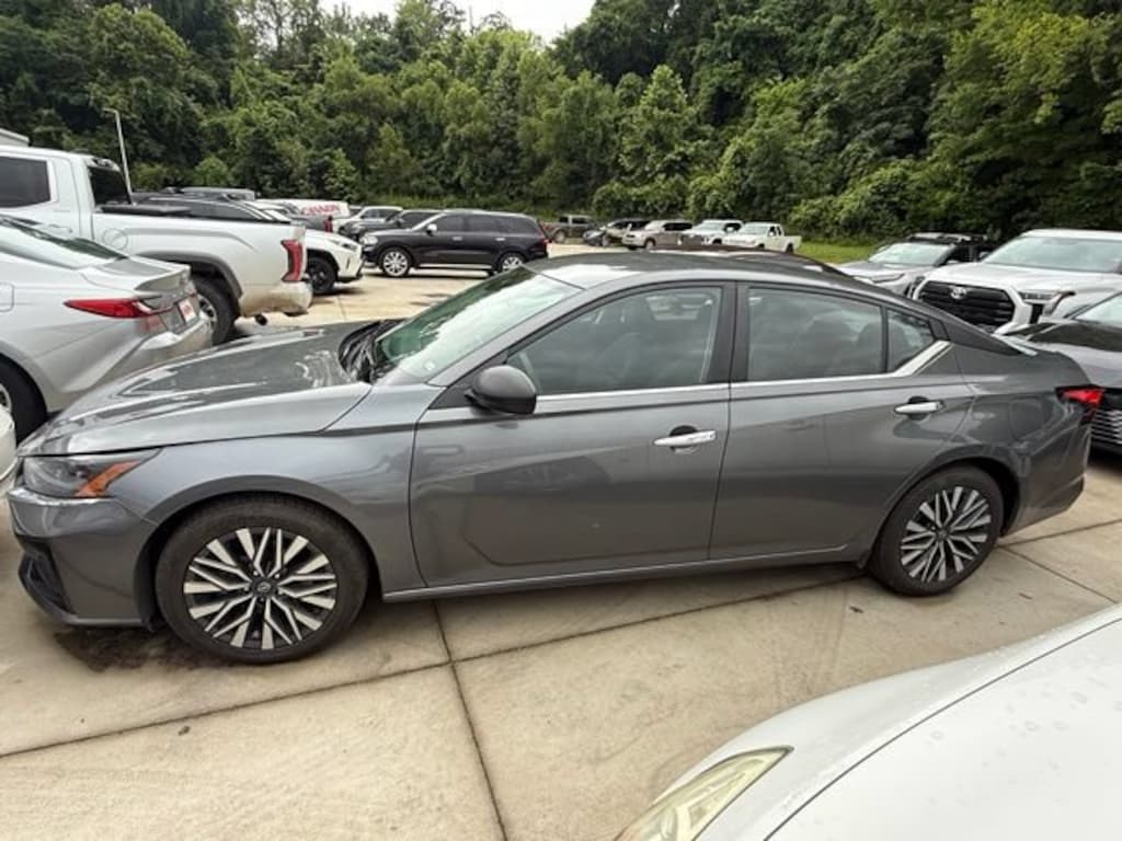 Used 2024 Nissan Altima 2.5 SV Sedan
