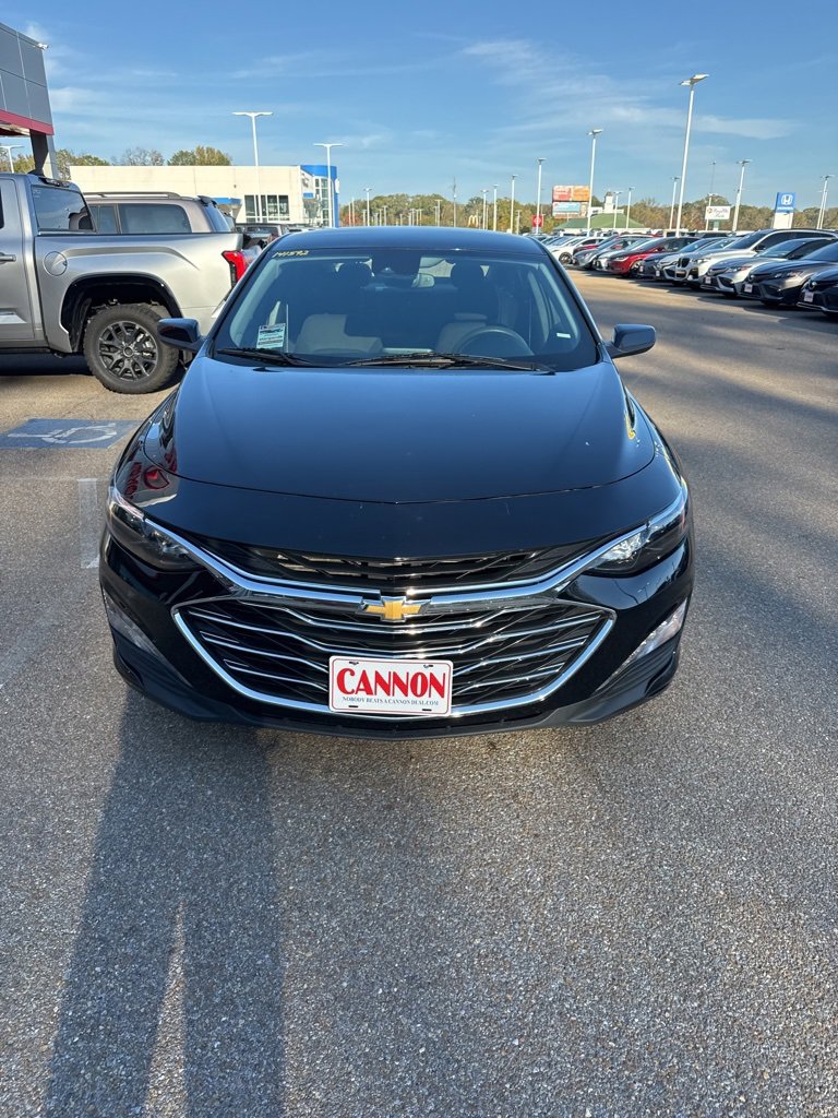 2024 Chevrolet Malibu 1LT photo 2