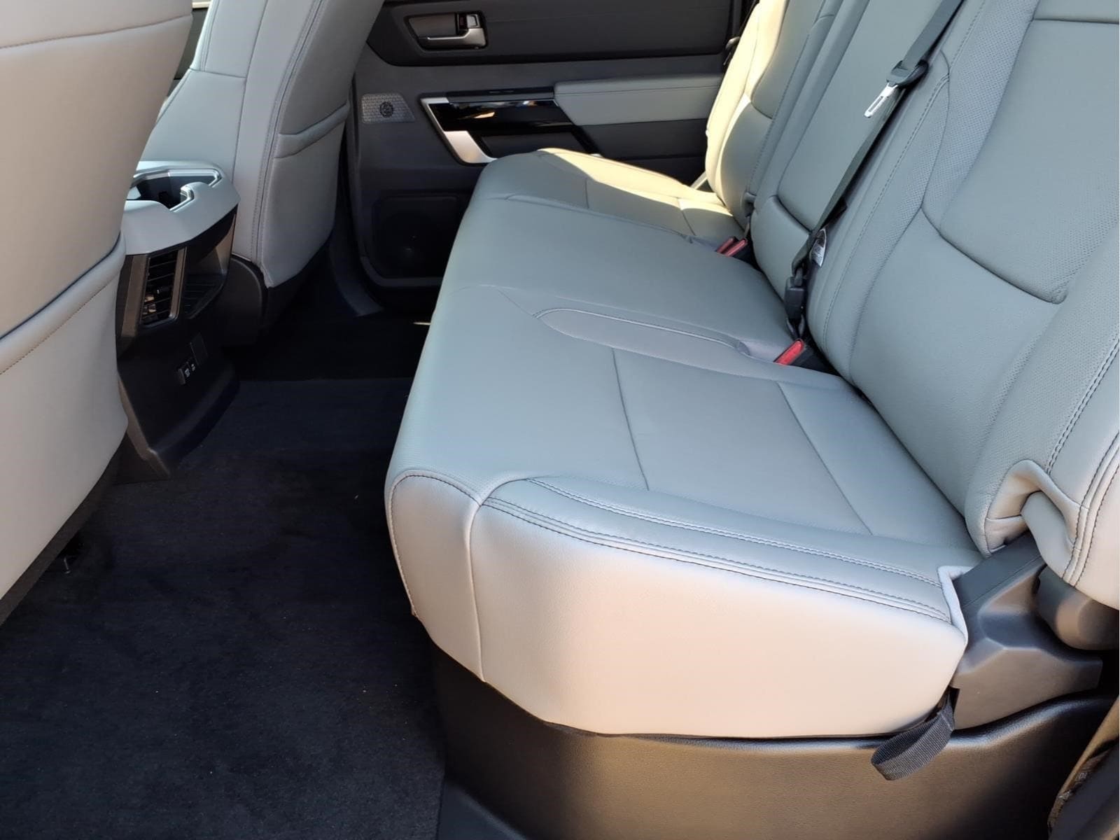 2026 Toyota Tundra Limited - Photo 10