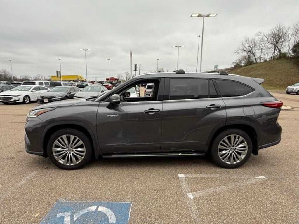 Used 2021 Toyota Highlander Hybrid Platinum Hybrid Platinum FWD