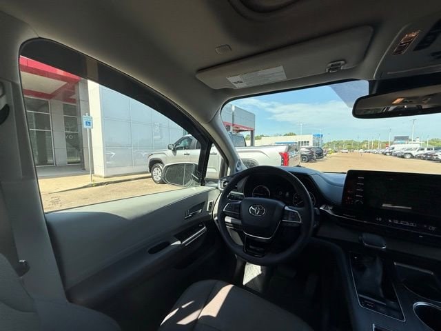 2022 Toyota Sienna Limited - Photo 33