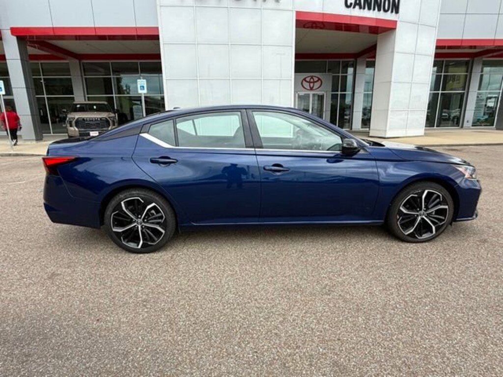 Used 2024 Nissan Altima 2.5 SR Sedan