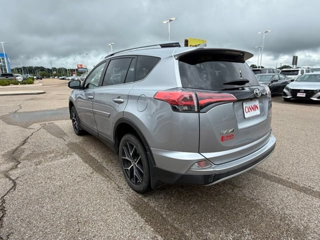 Used 2018 Toyota RAV4 SE SE FWD