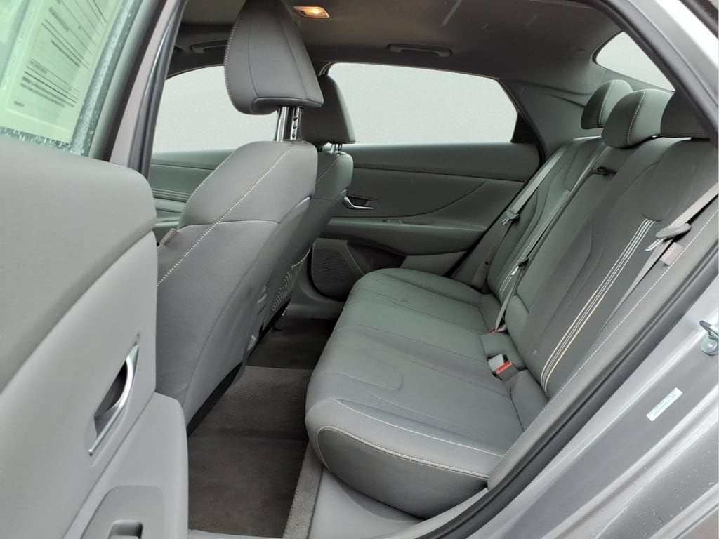 2025 Hyundai Elantra SEL - Photo 11