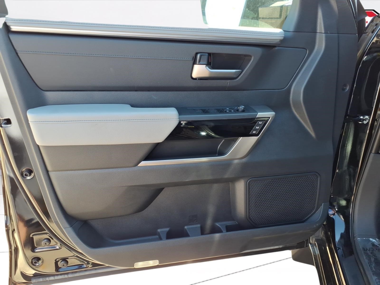 2026 Toyota Tundra Limited - Photo 15
