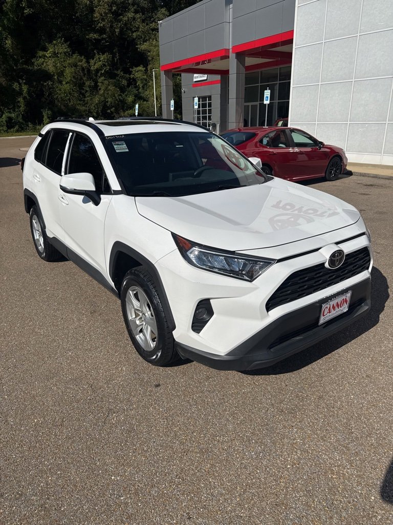 2019 Toyota RAV4 XLE photo 3