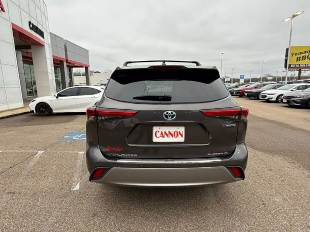 Used 2021 Toyota Highlander Hybrid Platinum Hybrid Platinum FWD