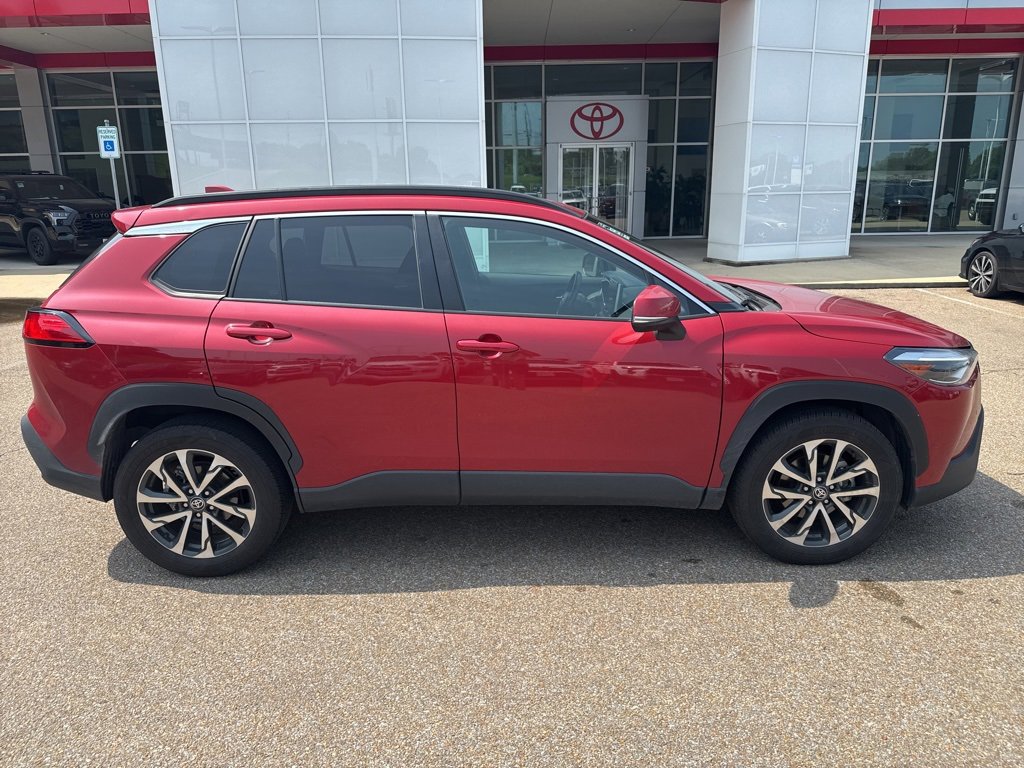 2023 Toyota Corolla Cross XLE photo 3