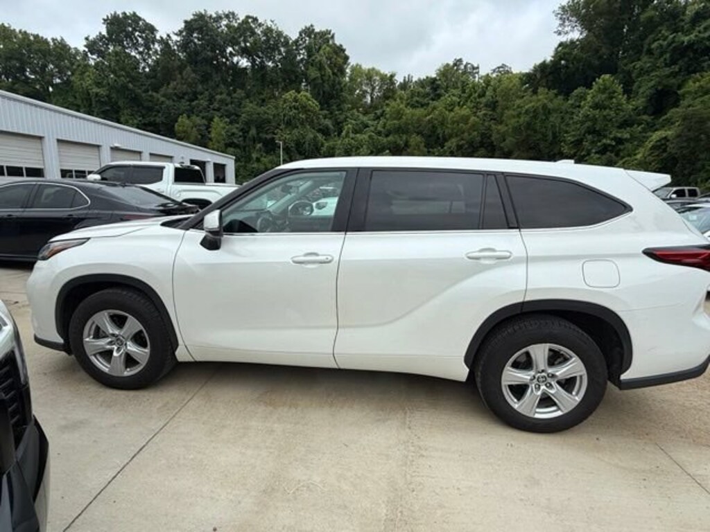 Used 2020 Toyota Highlander LE LE FWD