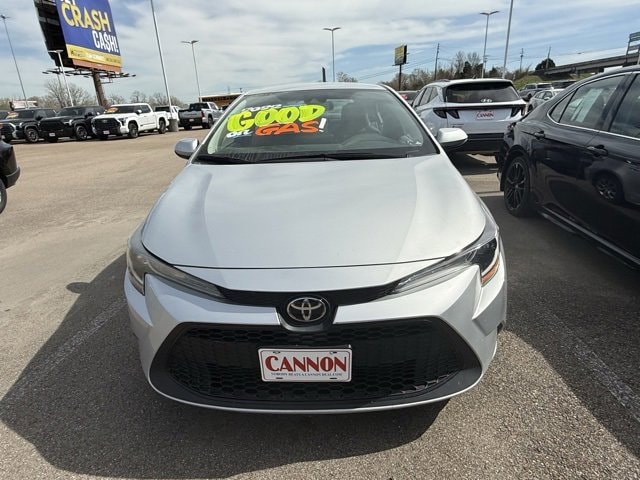 Used 2022 Toyota Corolla LE with VIN 5YFEPMAE3NP297135 for sale in Vicksburg, MS