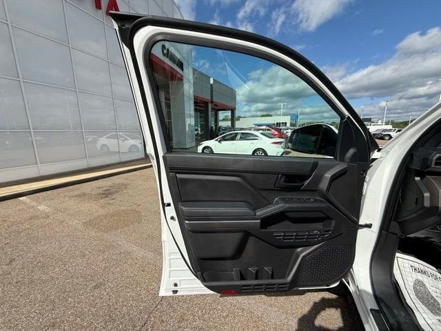 2024 Toyota Tacoma SR5 - Photo 9