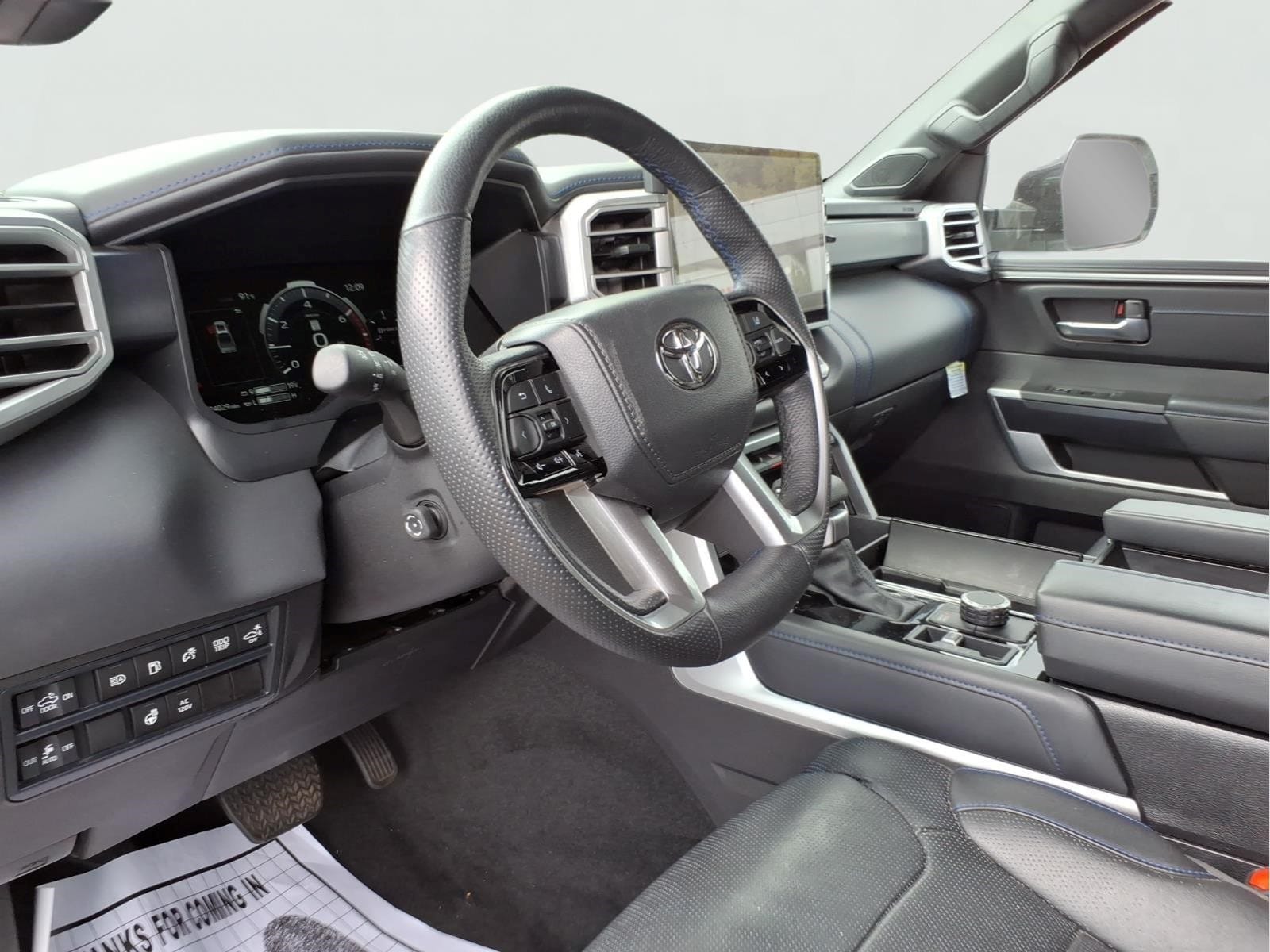 2025 Toyota Tundra Platinum - Photo 18