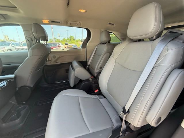 2022 Toyota Sienna Limited - Photo 29