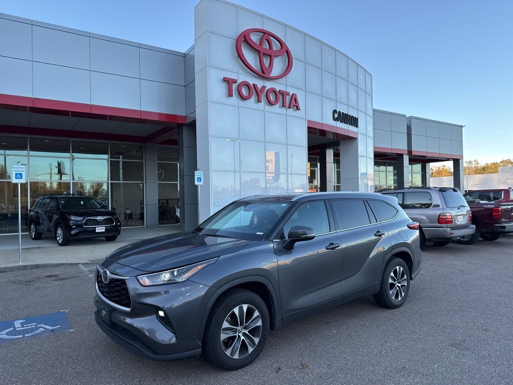2022 Toyota Highlander XLE's photo
