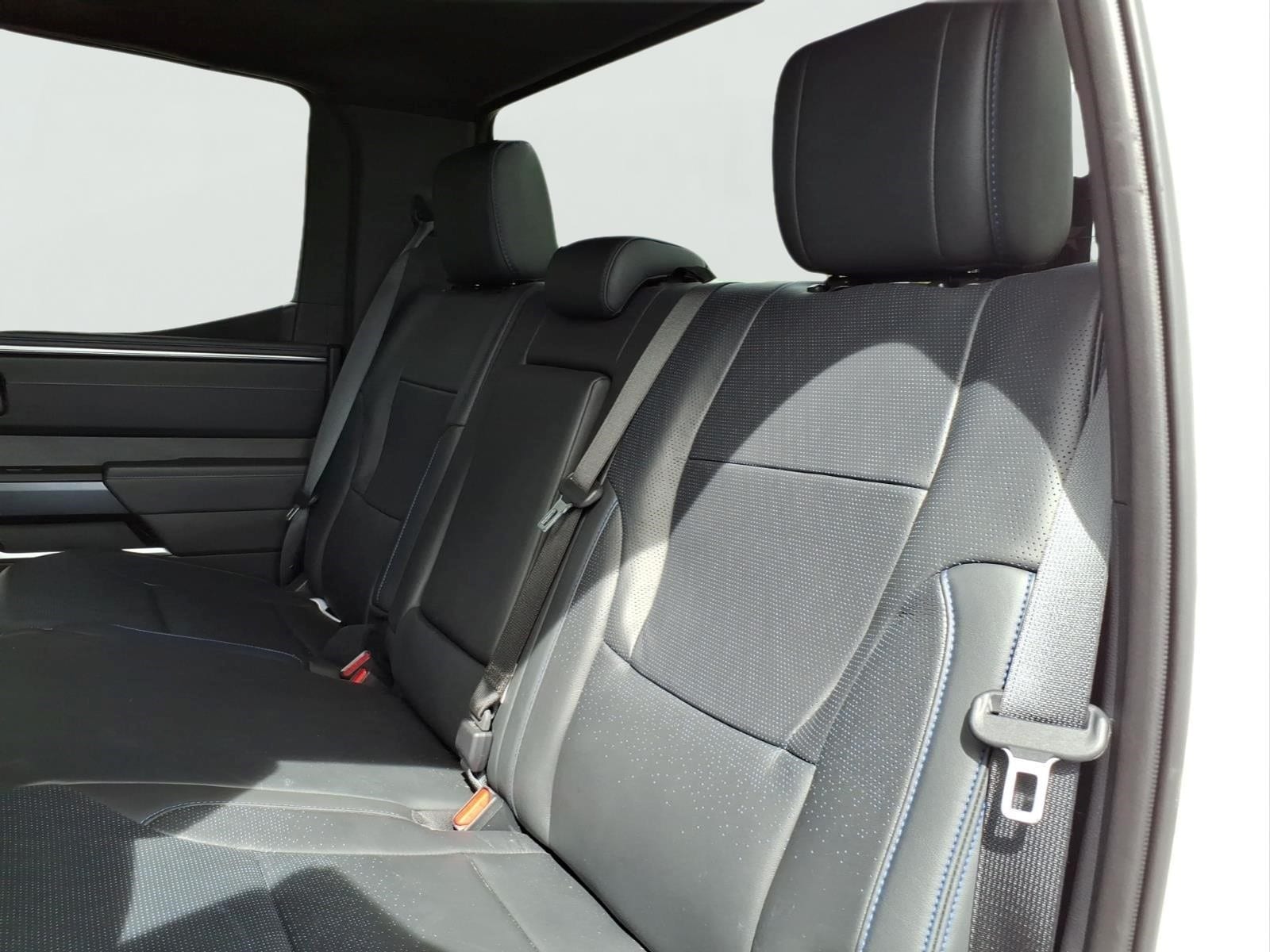 2025 Toyota Tundra Platinum - Photo 11