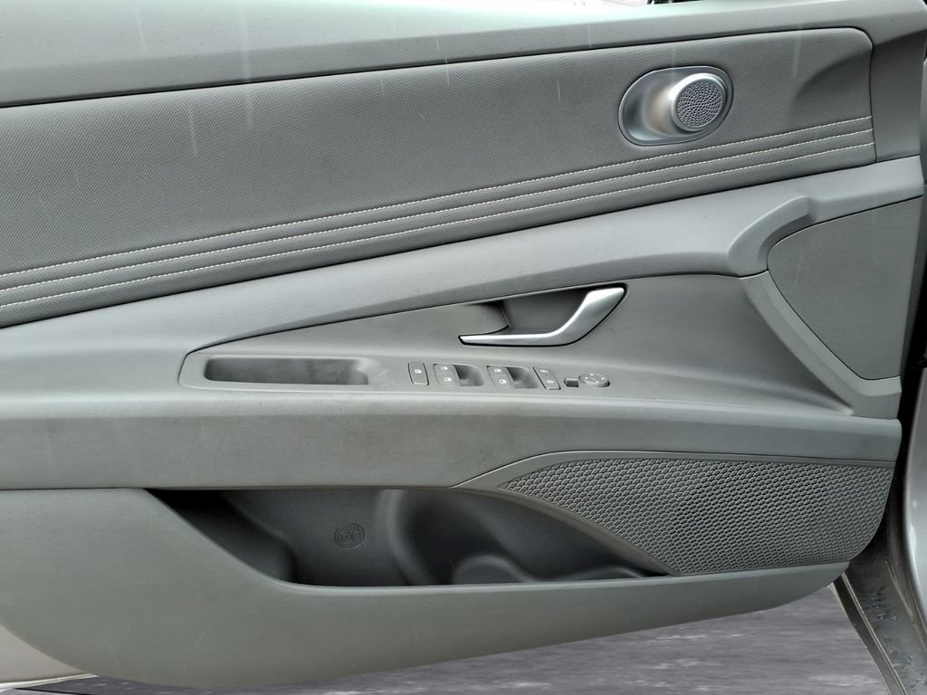 2025 Hyundai Elantra SEL - Photo 14