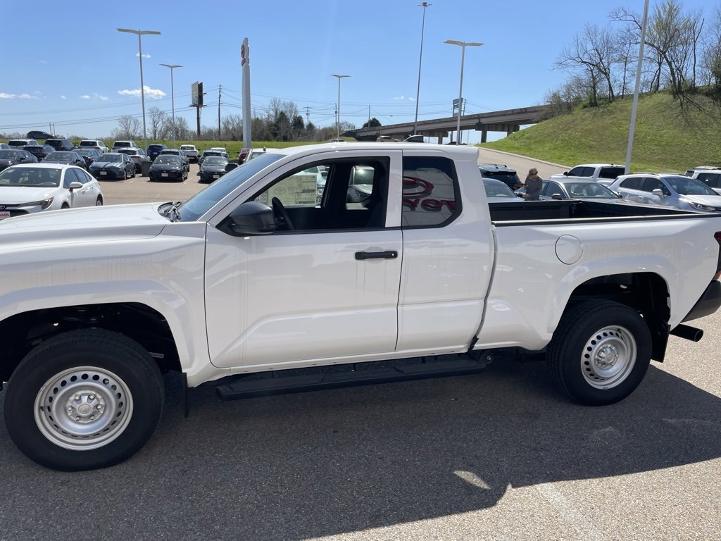2024 Toyota Tacoma SR XtraCab photo 4