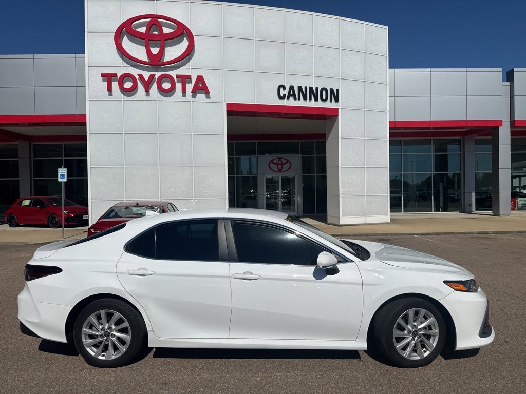 2024 Toyota Camry LE Auto 