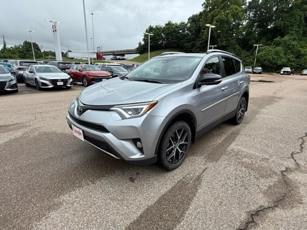 Used 2018 Toyota RAV4 SE SE FWD