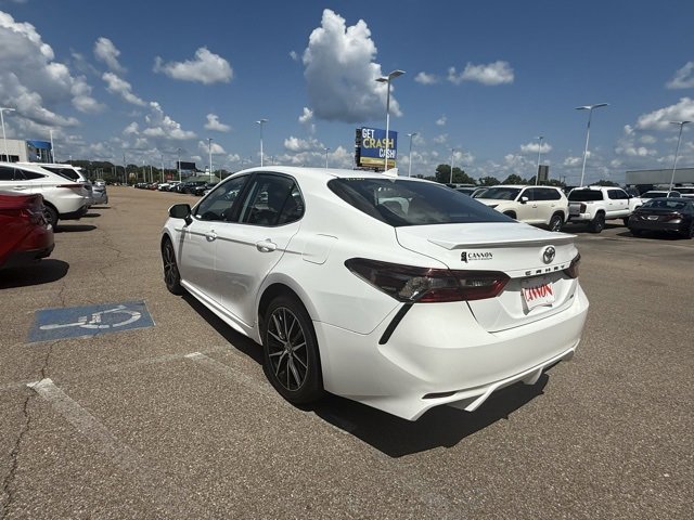2024 Toyota Camry SE photo 3