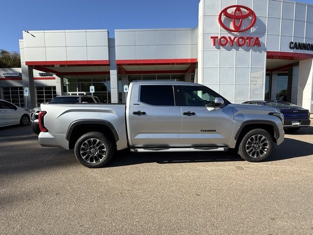 2022 Toyota Tundra Limited CrewMax photo 4