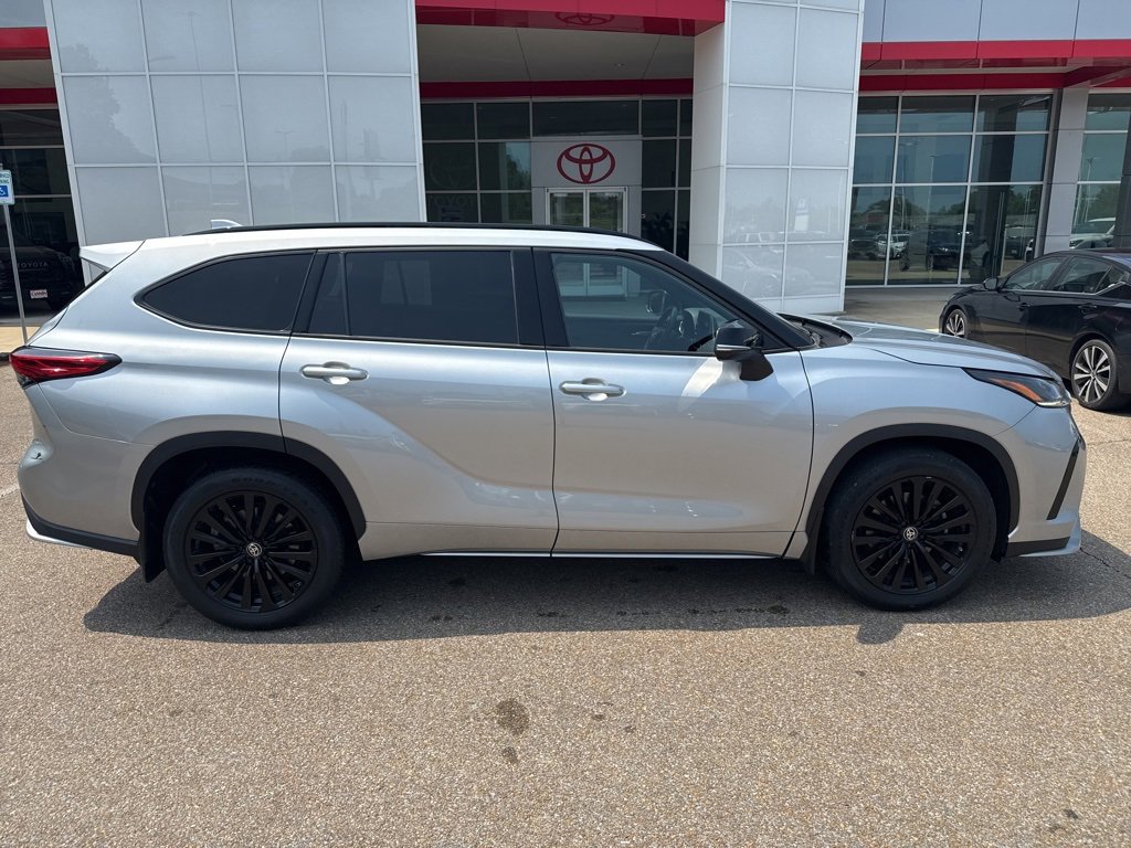 2023 Toyota Highlander L photo 4