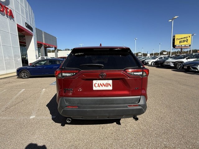 2022 Toyota RAV4 LE photo 4