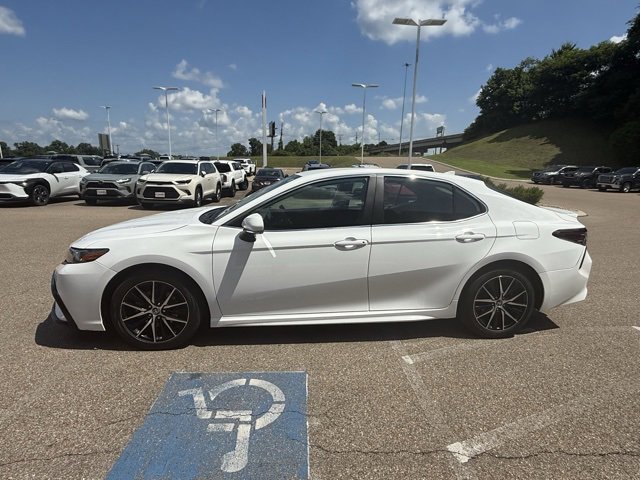 2024 Toyota Camry SE photo 2