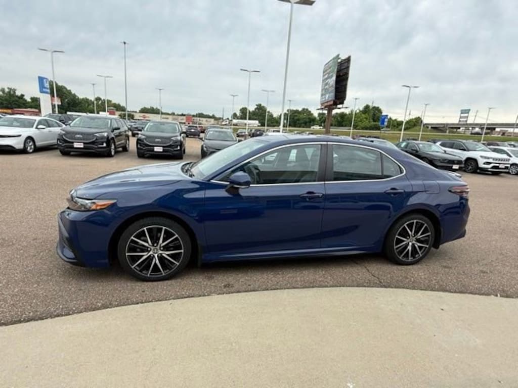 Used 2024 Toyota Camry SE SE Auto