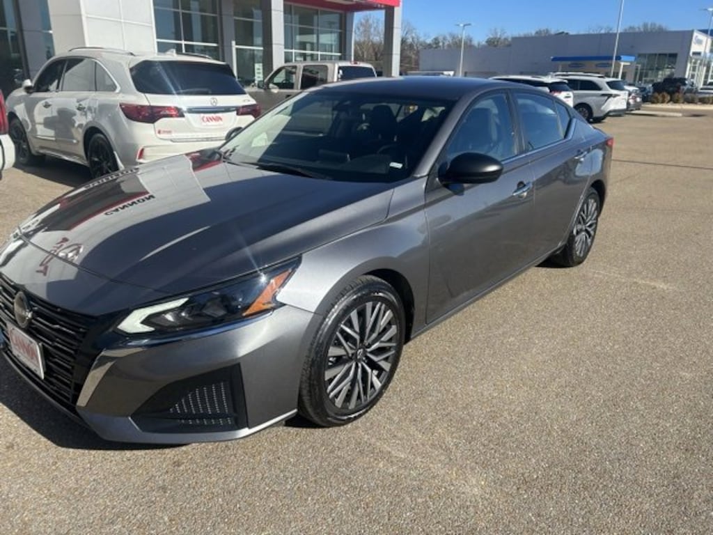 Used 2024 Nissan Altima 2.5 SV Sedan