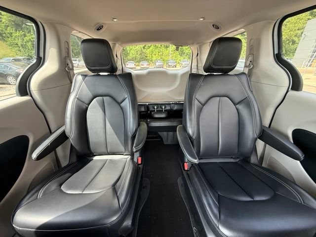 2023 Chrysler Pacifica Hybrid Touring L - Photo 27