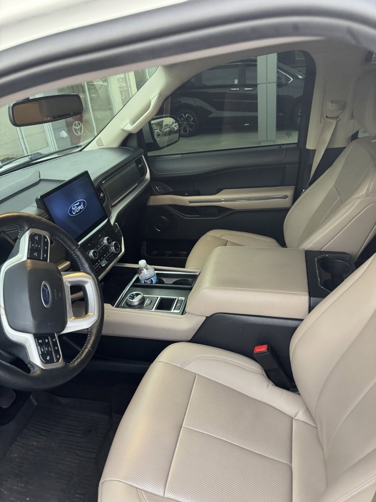 2023 Ford Expedition MAX XLT photo 2