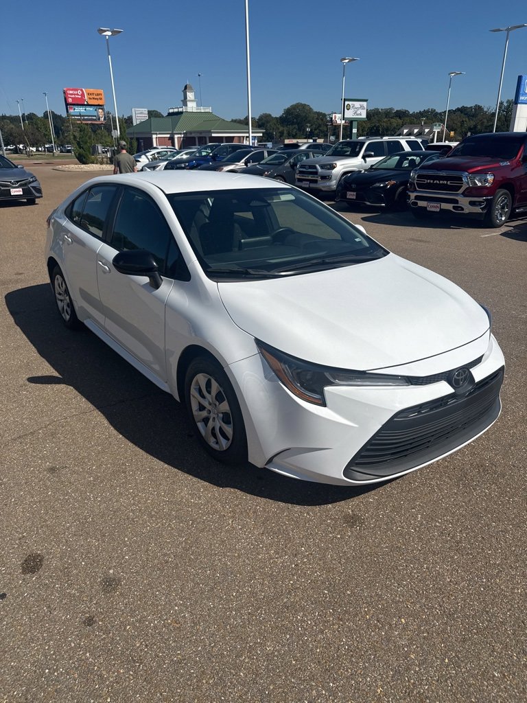 2024 Toyota Corolla LE photo 3